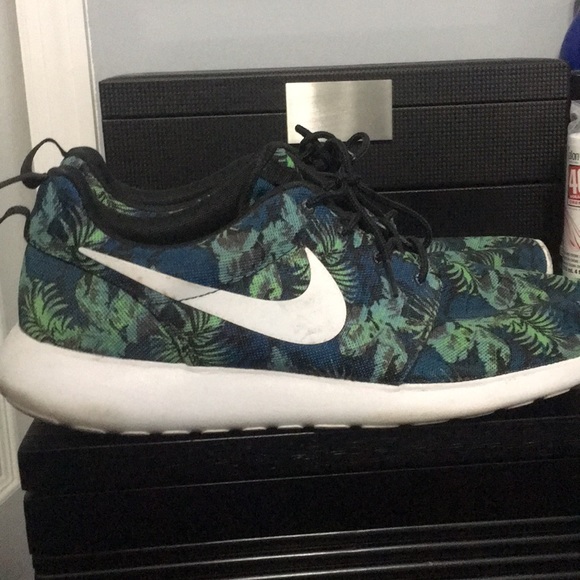 Nike roshe run size 10.5 - Picture 4 of 5